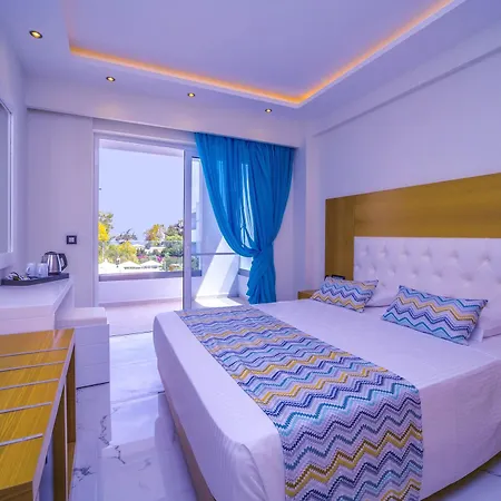 Oceanis Park 4*
